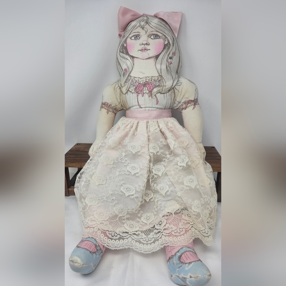 Vintage Alice In Wonderland Cloth Doll - Picture 1 of 3